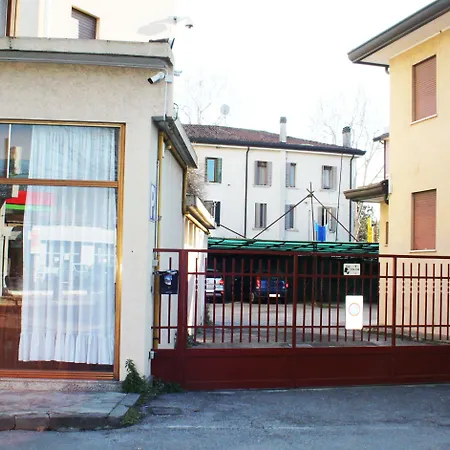 コロンボ ホテル 3*